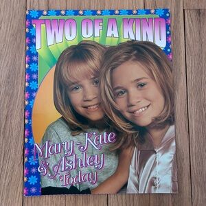 Two Of A Kind, “Mary-Kate and Ashley Today”
(1999) KidsBooks Inc. Softcover